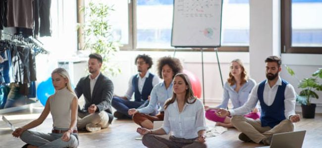 office-yoga-helmut-wostatek-yoga-fuer-bueromenschen office-yoga-helmut-wostatek-yoga-fuer-bueromenschen