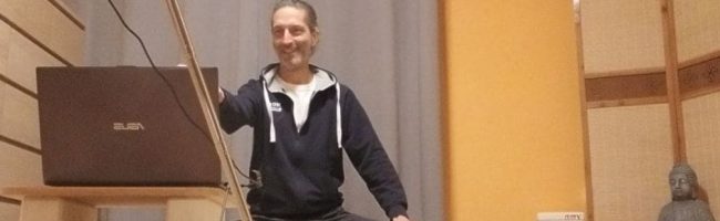 yogalehrer-helmut-wostatek-online-yoga-studio